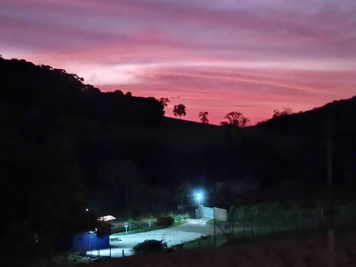 Sitio No Interior De Sp Para Curtir A Natureza 阿瓜斯达普拉塔 外观 照片